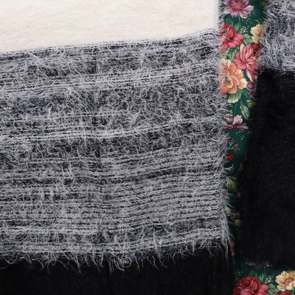TOBI Fuzzy Sweater  	White/Gray/Black	Size	M - Picture 5 of 7